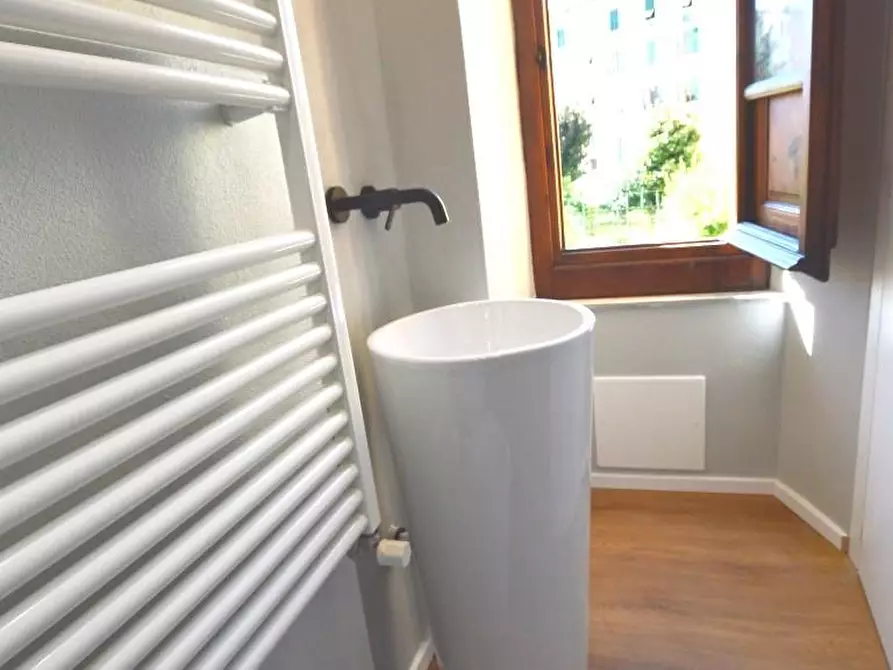 Immagine 22 di Appartamento in vendita  a Lucca