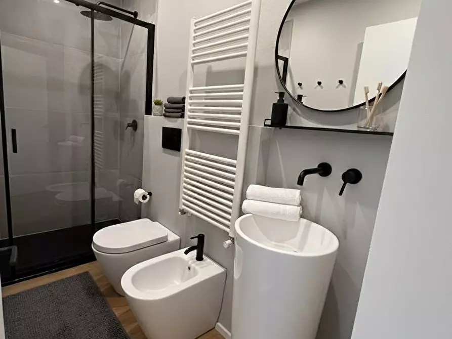 Immagine 5 di Appartamento in vendita  a Lucca