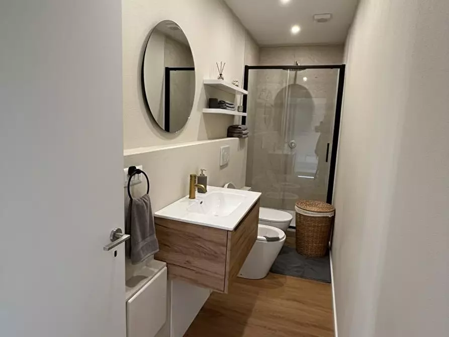 Immagine 6 di Appartamento in vendita  a Lucca