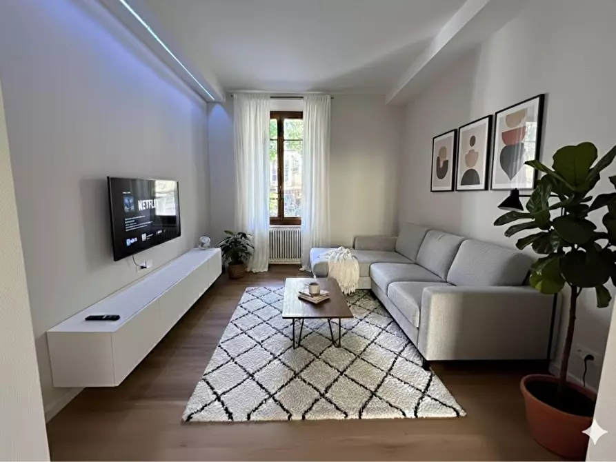 Immagine 1 di Appartamento in vendita  a Lucca