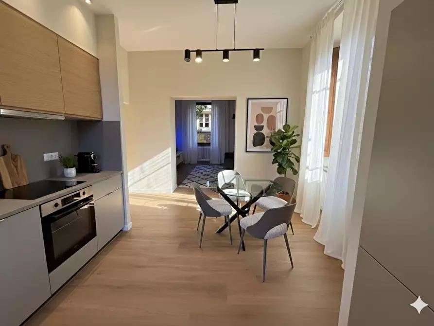 Immagine 2 di Appartamento in vendita  a Lucca