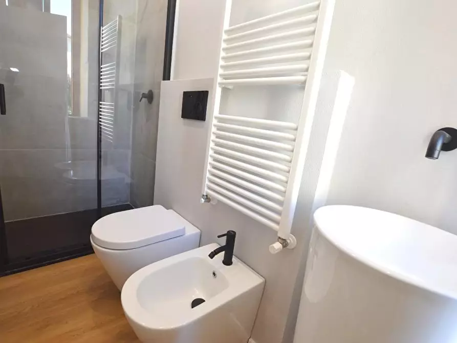 Immagine 20 di Appartamento in vendita  a Lucca