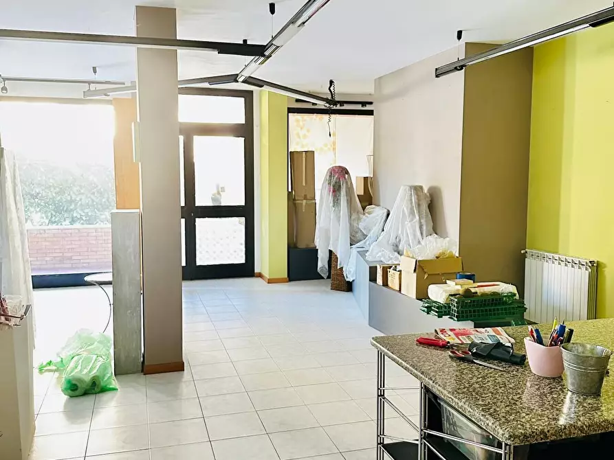 Immagine 5 di Locale commerciale in vendita  a Siena