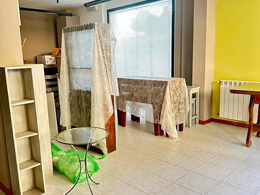 Immagine 1 di Locale commerciale in vendita  a Siena