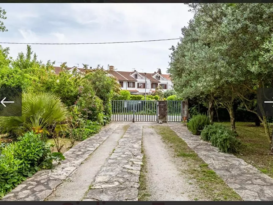 Immagine 10 di Villa in vendita  a San Giuliano Terme