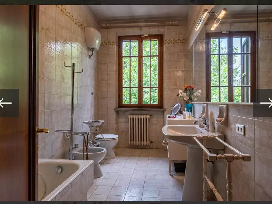Immagine 9 di Villa in vendita  a San Giuliano Terme