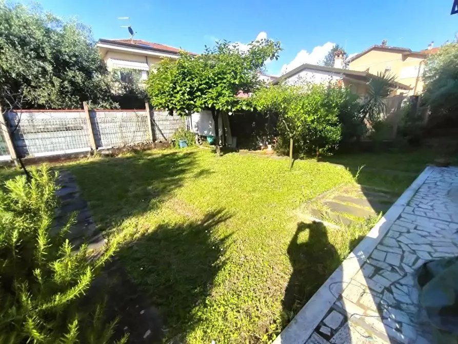 Immagine 20 di Villa in vendita  a Carrara