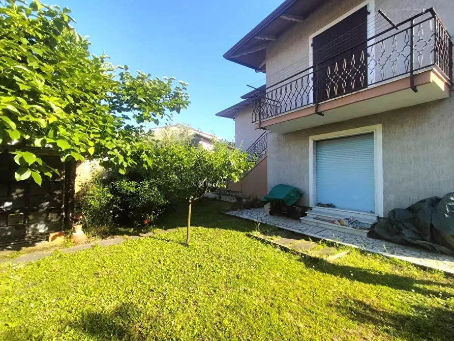 Immagine 16 di Villa in vendita  a Carrara