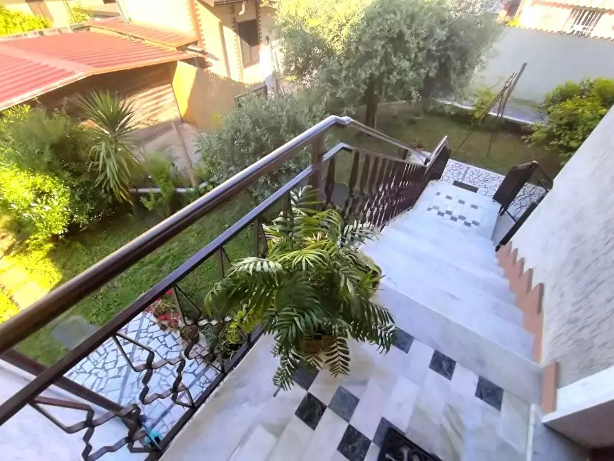 Immagine 18 di Villa in vendita  a Carrara