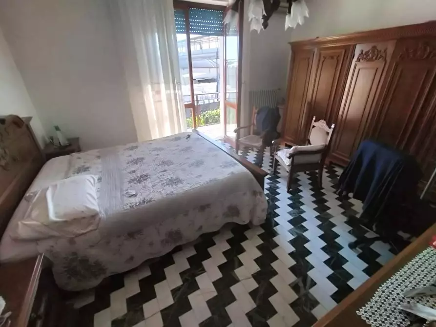 Immagine 7 di Villa in vendita  a Carrara