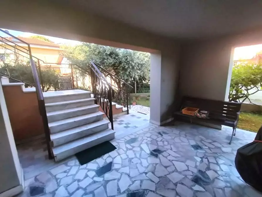 Immagine 17 di Villa in vendita  a Carrara