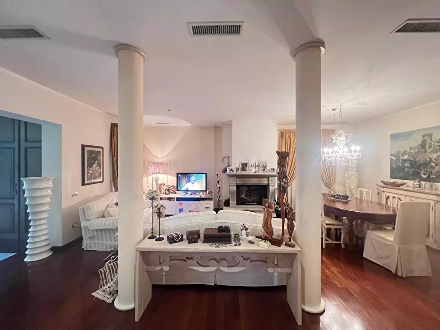 Immagine 6 di Villa in vendita  a Pontedera