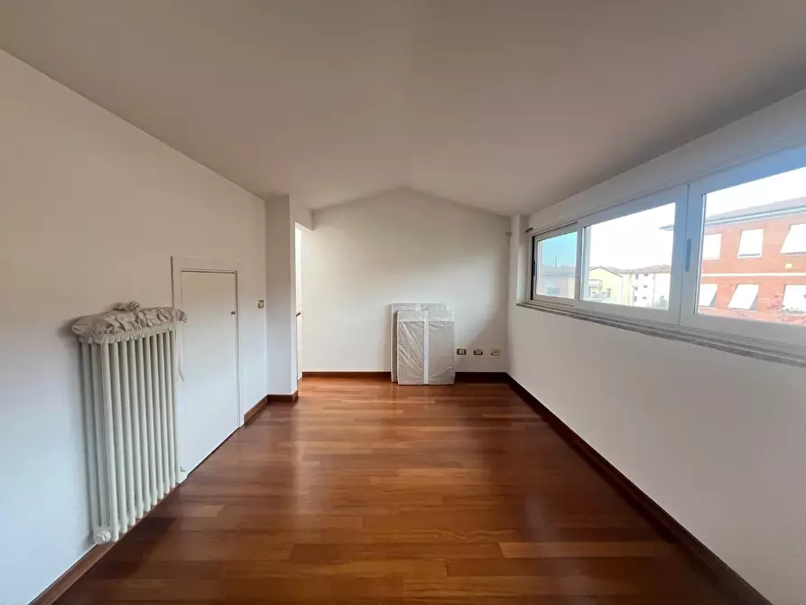 Immagine 33 di Villa in vendita  a Pontedera