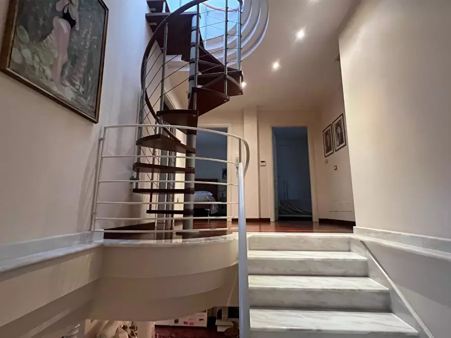 Immagine 14 di Villa in vendita  a Pontedera