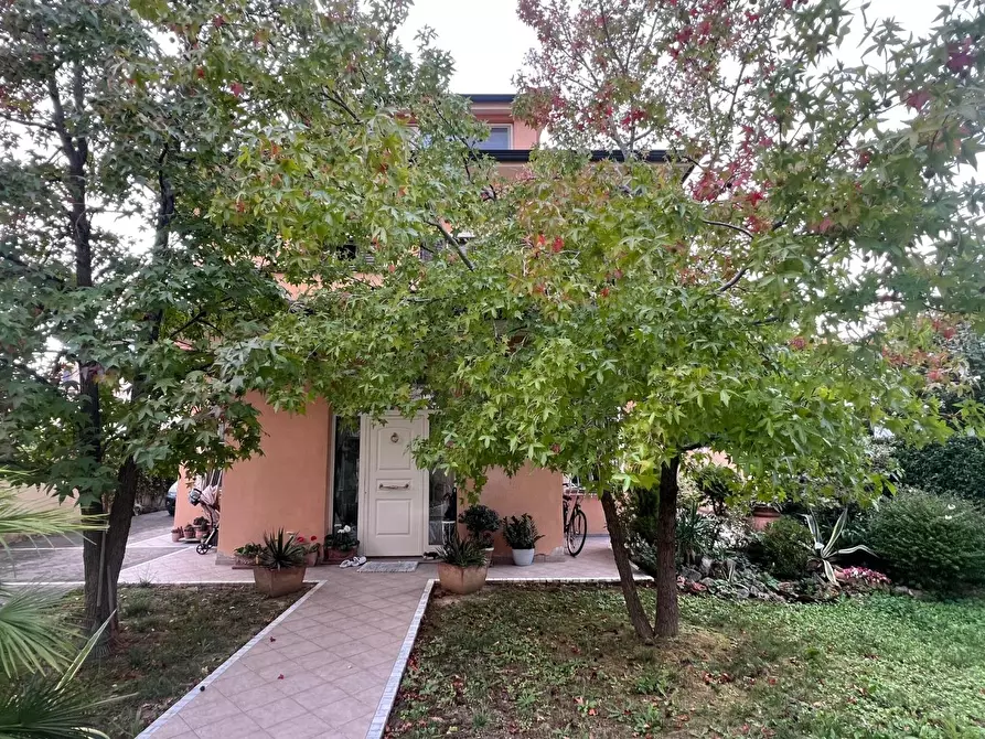 Immagine 36 di Villa in vendita  a Pontedera