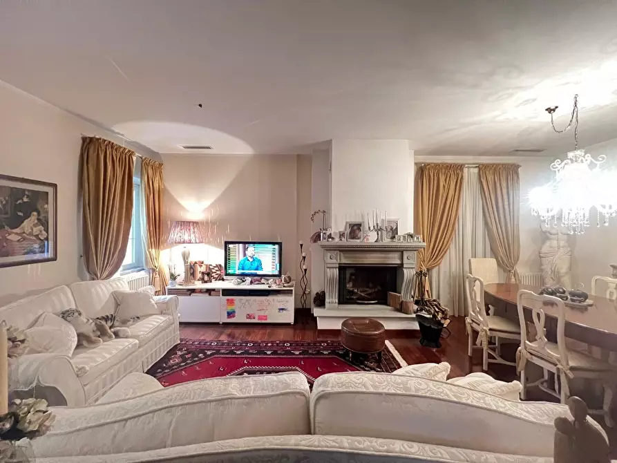 Immagine 2 di Villa in vendita  a Pontedera