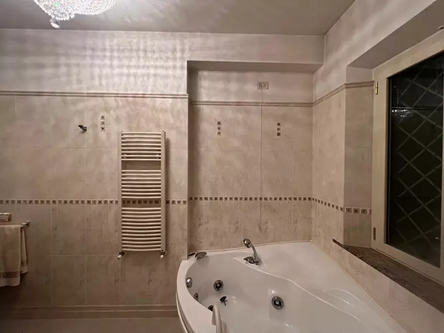 Immagine 27 di Villa in vendita  a Pontedera