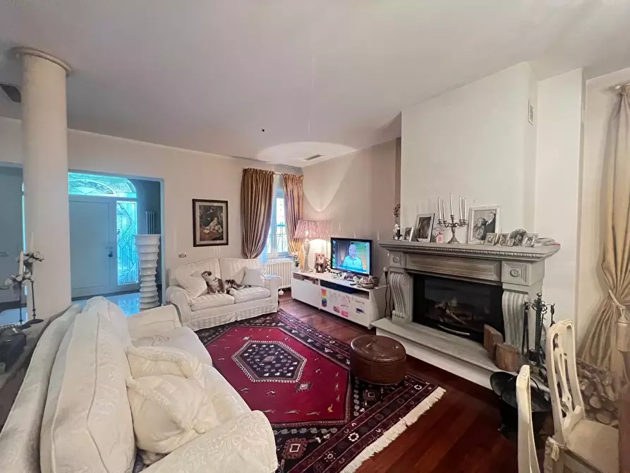 Immagine 5 di Villa in vendita  a Pontedera