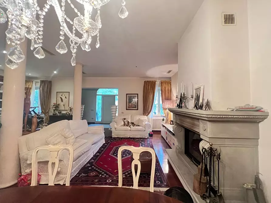 Immagine 4 di Villa in vendita  a Pontedera