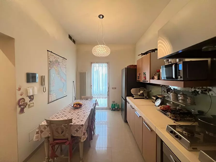 Immagine 9 di Villa in vendita  a Pontedera