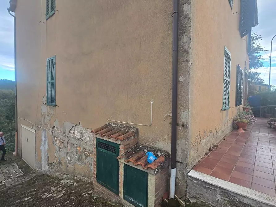 Immagine 2 di Porzione di casa in vendita  a Monticiano