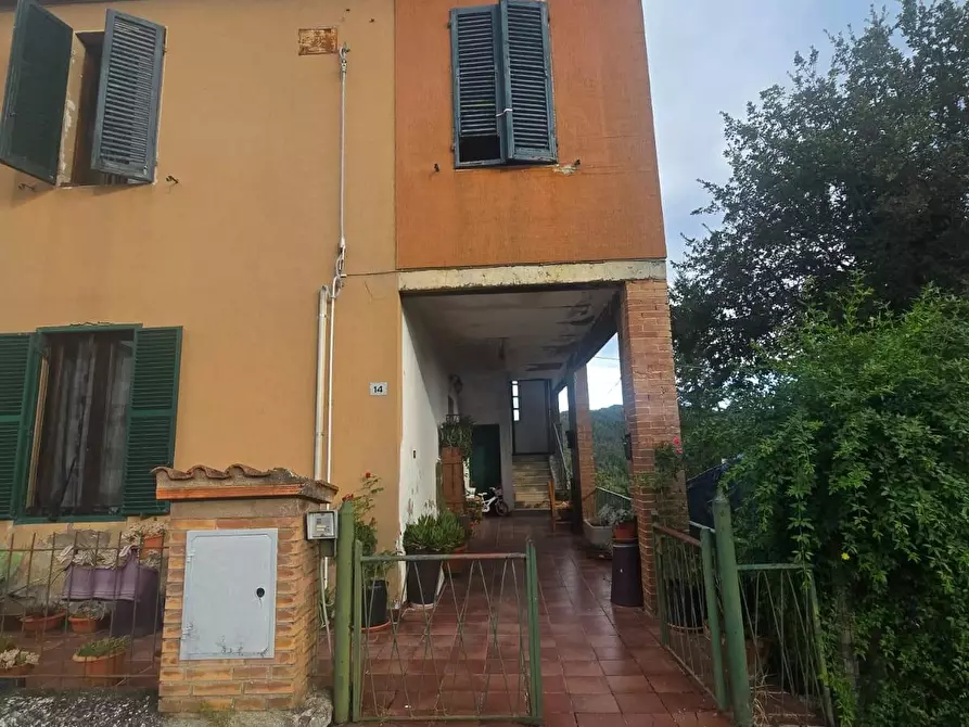 Immagine 1 di Porzione di casa in vendita  a Monticiano