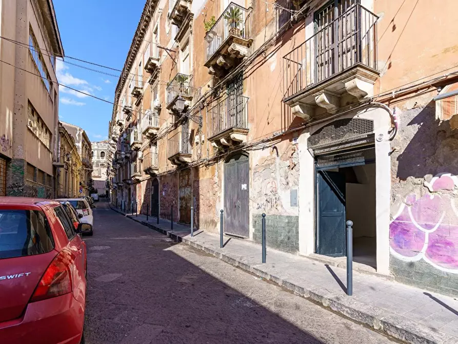 Immagine 21 di Negozio in affitto  a Catania