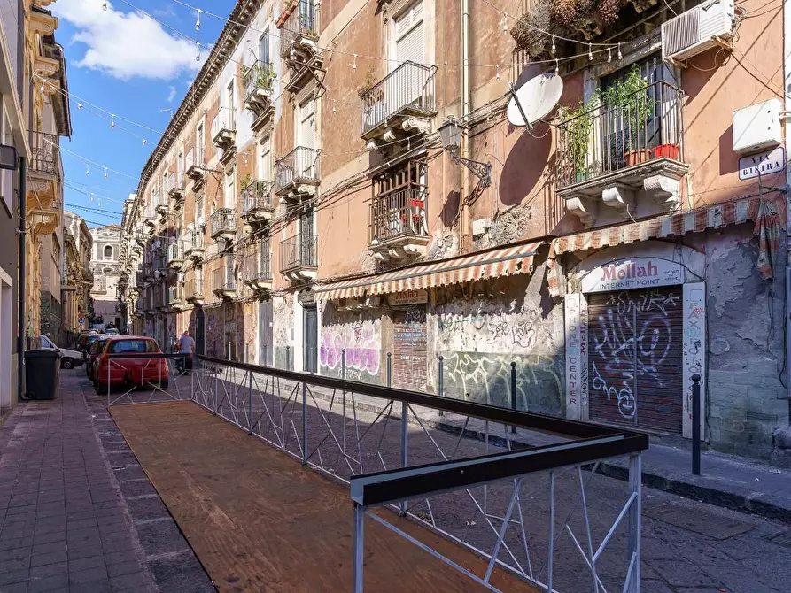 Immagine 19 di Negozio in affitto  a Catania