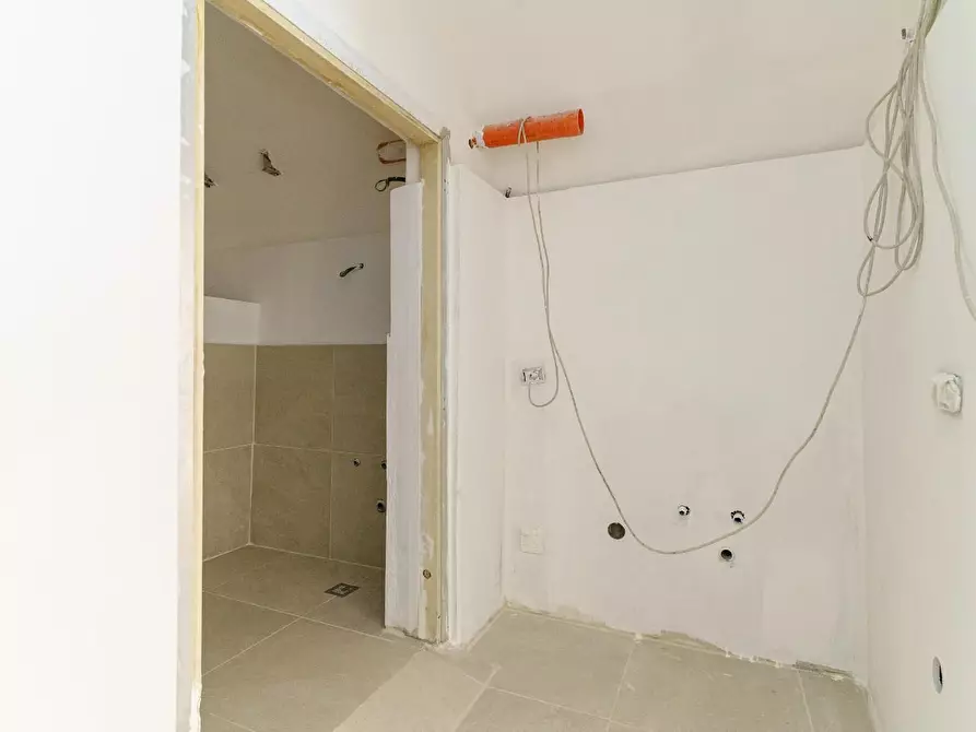 Immagine 12 di Negozio in affitto  a Catania