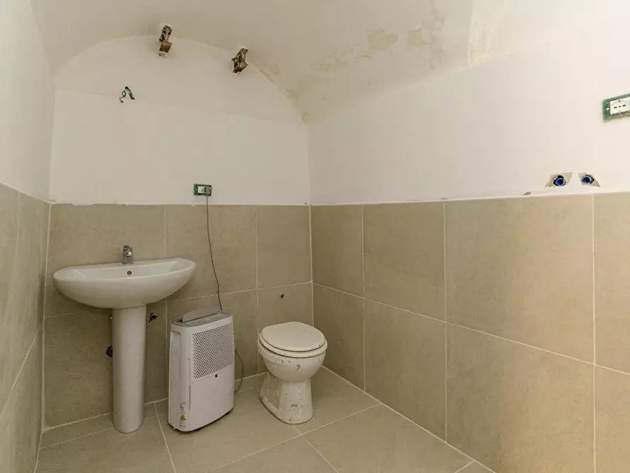 Immagine 17 di Negozio in affitto  a Catania