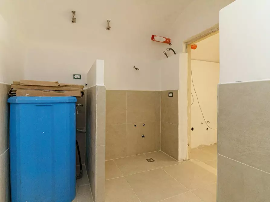 Immagine 15 di Negozio in affitto  a Catania