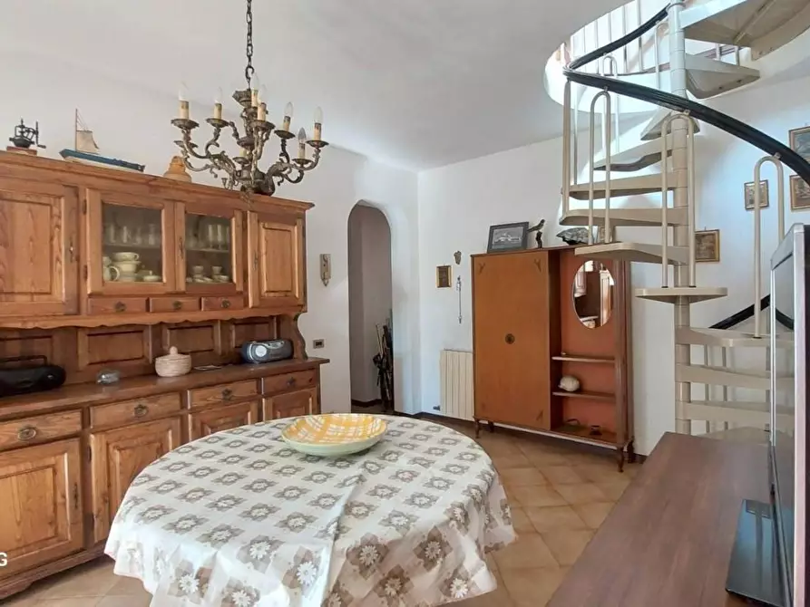 Immagine 1 di Appartamento in vendita  a Viareggio