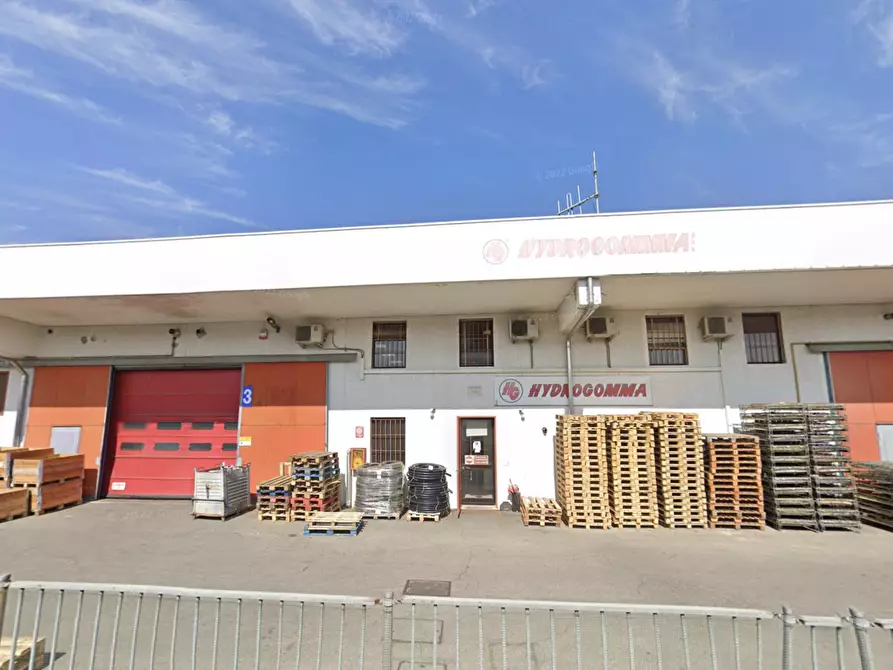 Immagine 2 di Capannone industriale in vendita  a Sulbiate