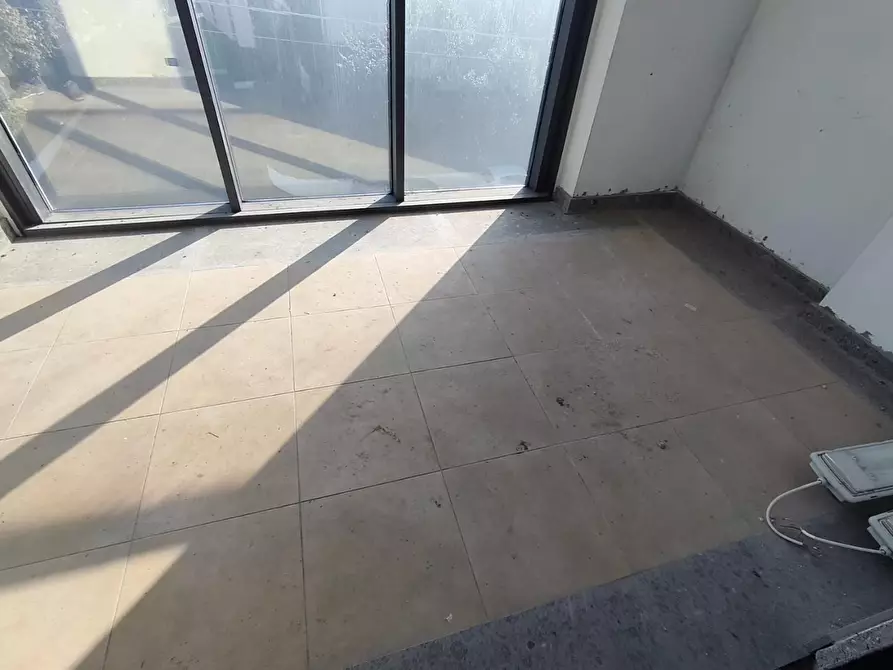 Immagine 25 di Ufficio in vendita  a Capannori