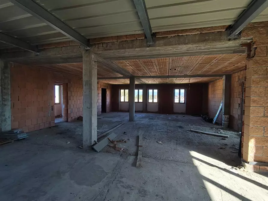 Immagine 13 di Ufficio in vendita  a Capannori