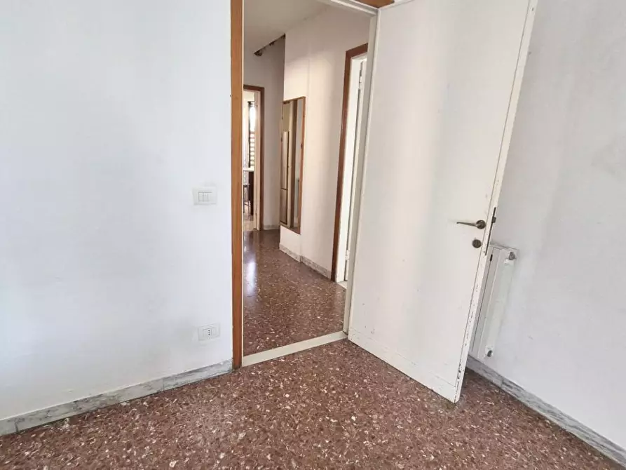 Immagine 80 di Appartamento in vendita  a Viareggio