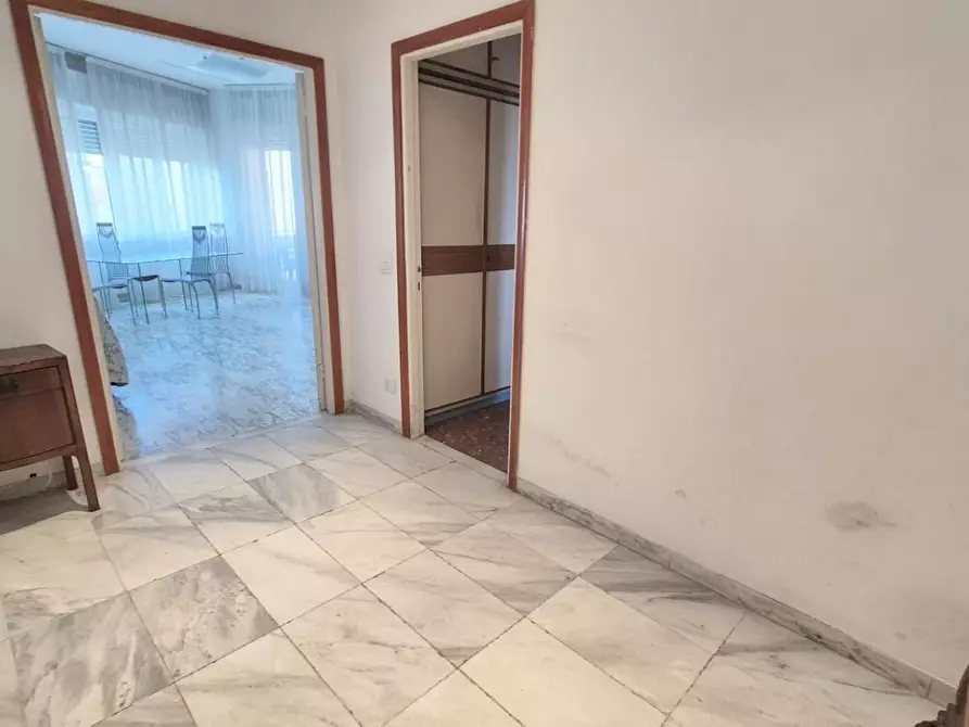 Immagine 2 di Appartamento in vendita  a Viareggio