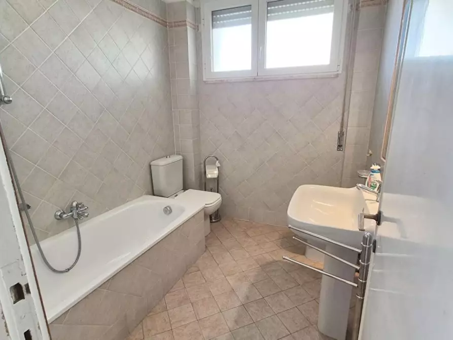 Immagine 48 di Appartamento in vendita  a Viareggio