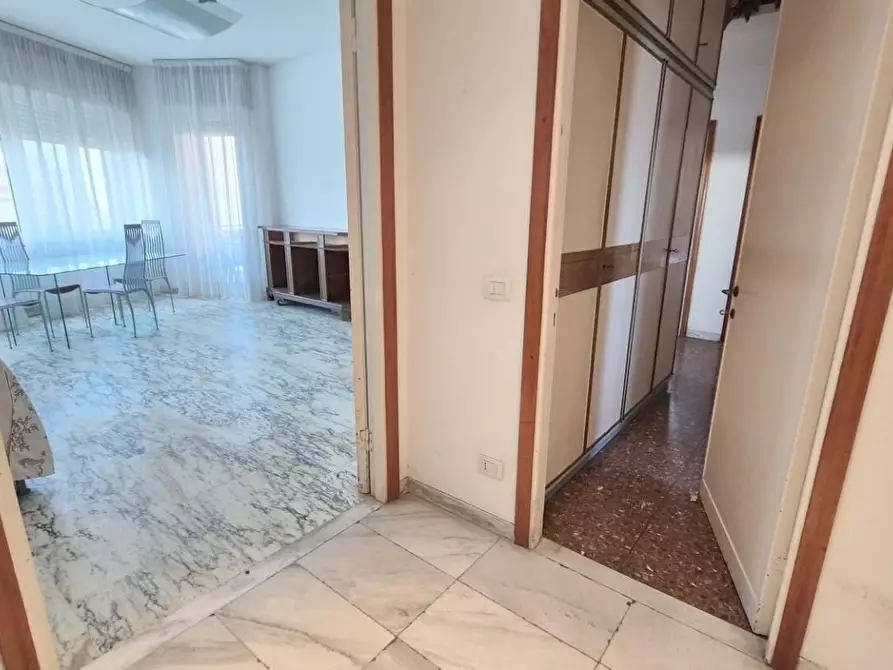 Immagine 4 di Appartamento in vendita  a Viareggio