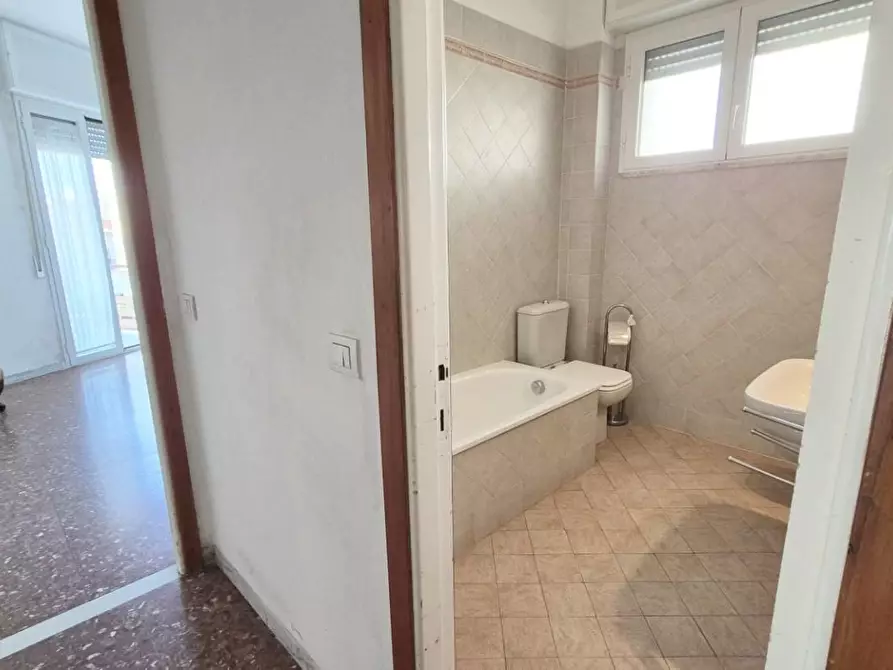 Immagine 47 di Appartamento in vendita  a Viareggio