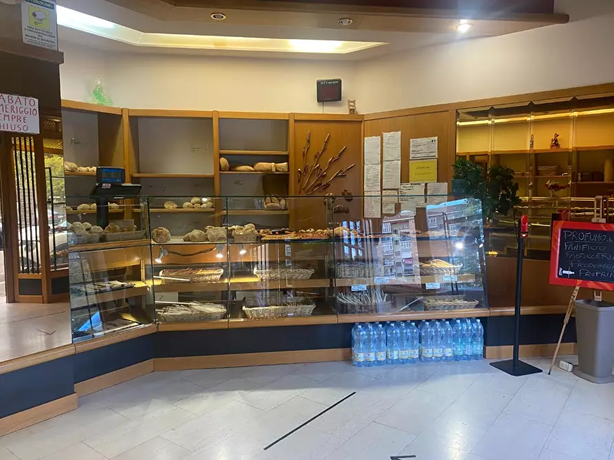 Immagine 11 di Attività commerciale in vendita  a Torino