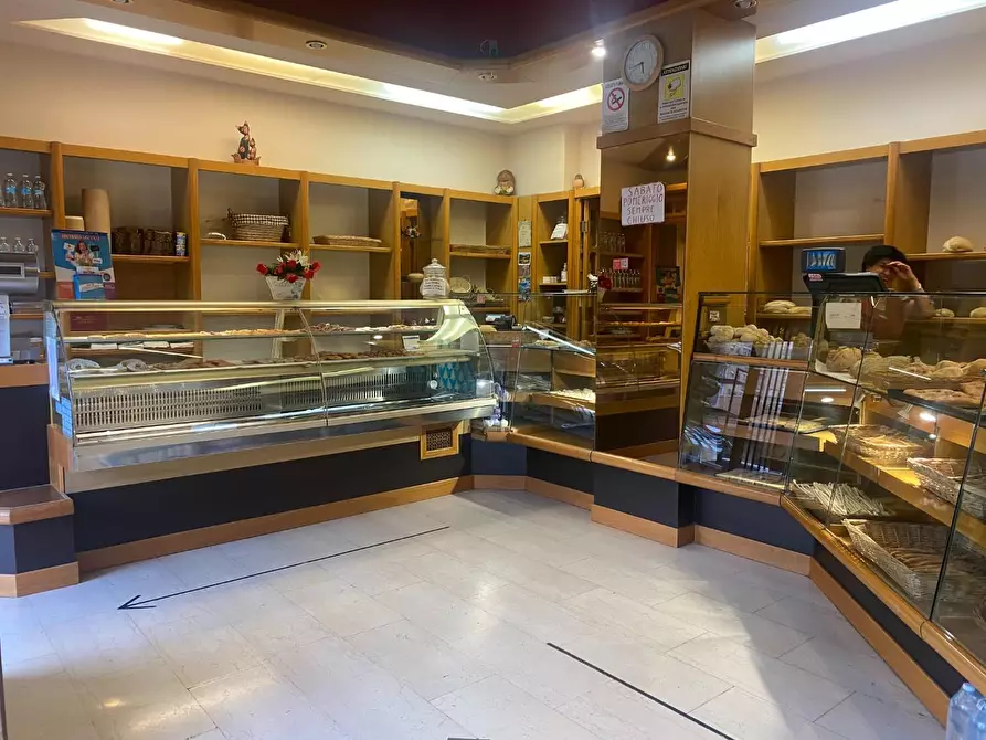 Immagine 12 di Attività commerciale in vendita  a Torino