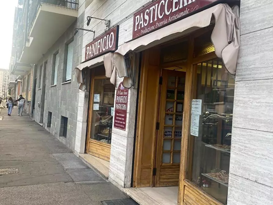 Immagine 2 di Attività commerciale in vendita  a Torino