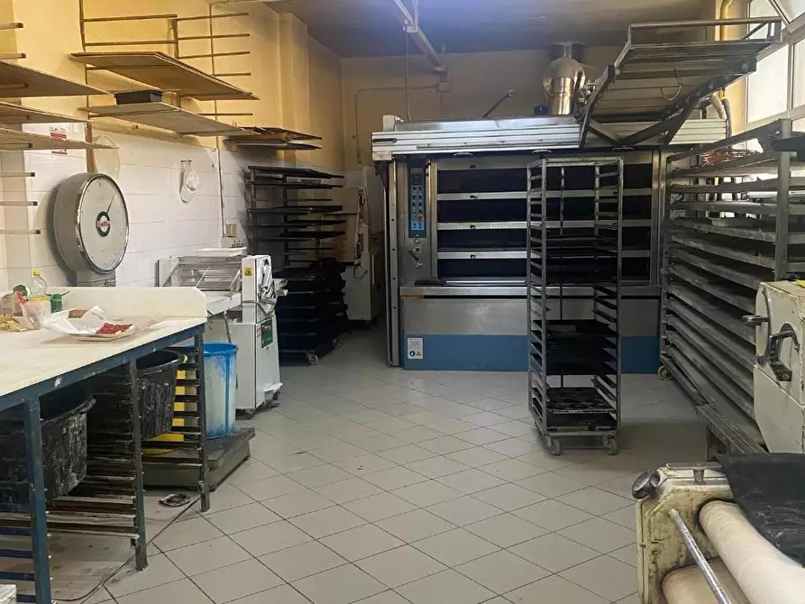 Immagine 3 di Attività commerciale in vendita  a Torino