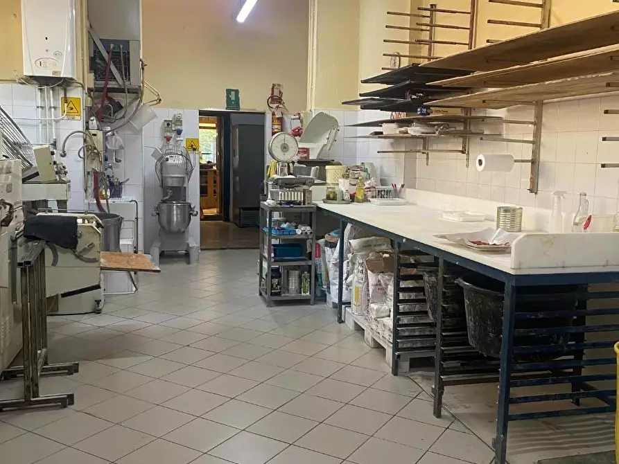 Immagine 5 di Attività commerciale in vendita  a Torino