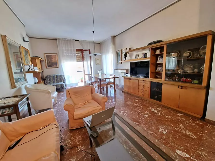 Immagine 2 di Appartamento in vendita  a Carrara