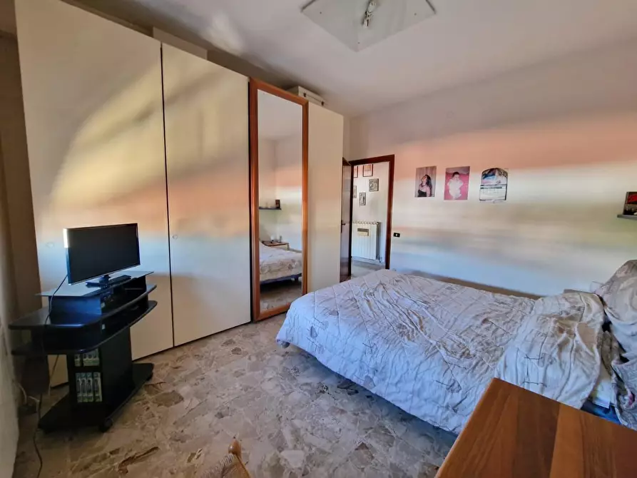 Immagine 17 di Appartamento in vendita  a Carrara