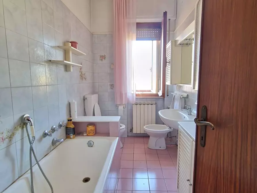 Immagine 14 di Appartamento in vendita  a Carrara