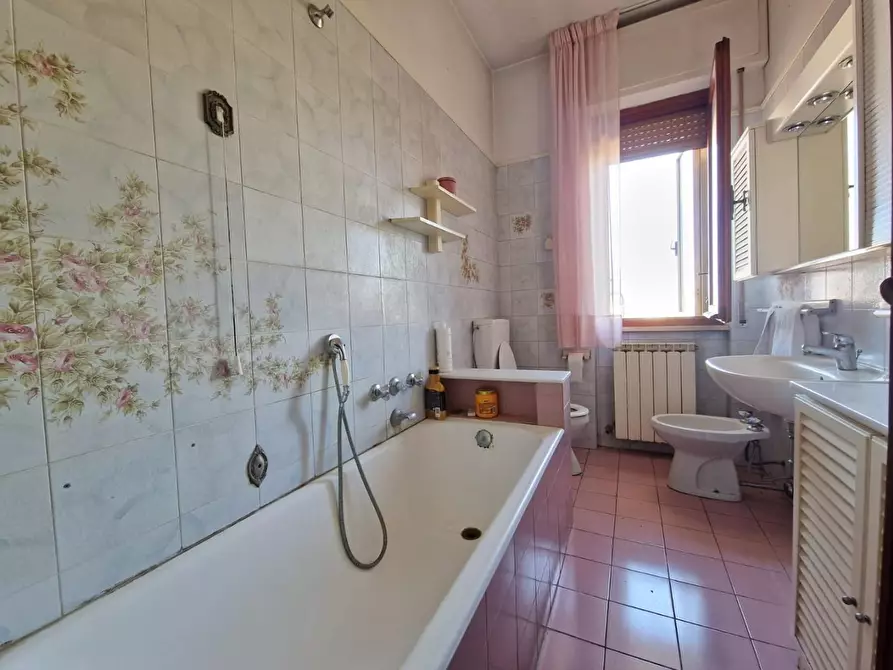 Immagine 12 di Appartamento in vendita  a Carrara