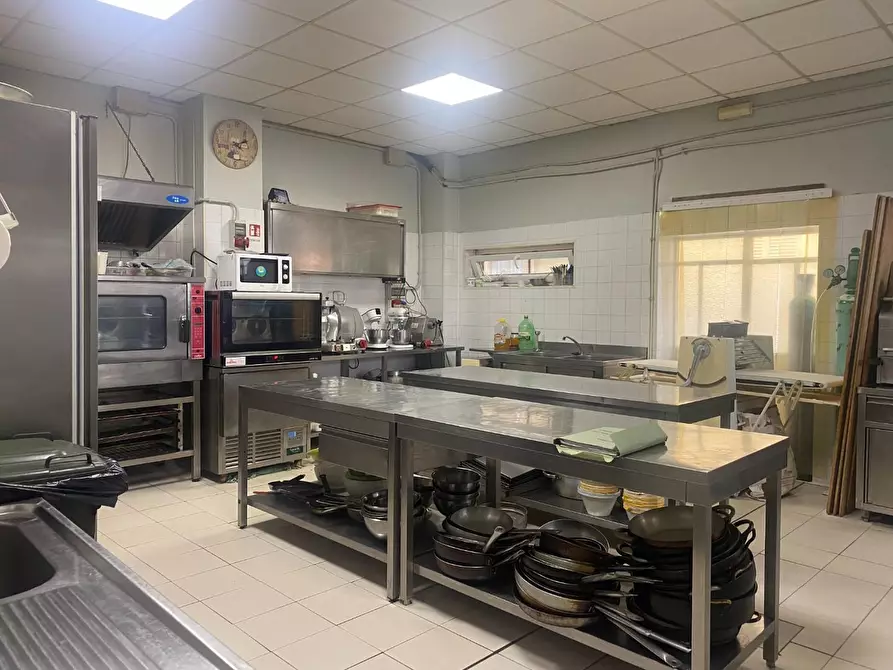 Immagine 1 di Attività commerciale in vendita  a Pinerolo